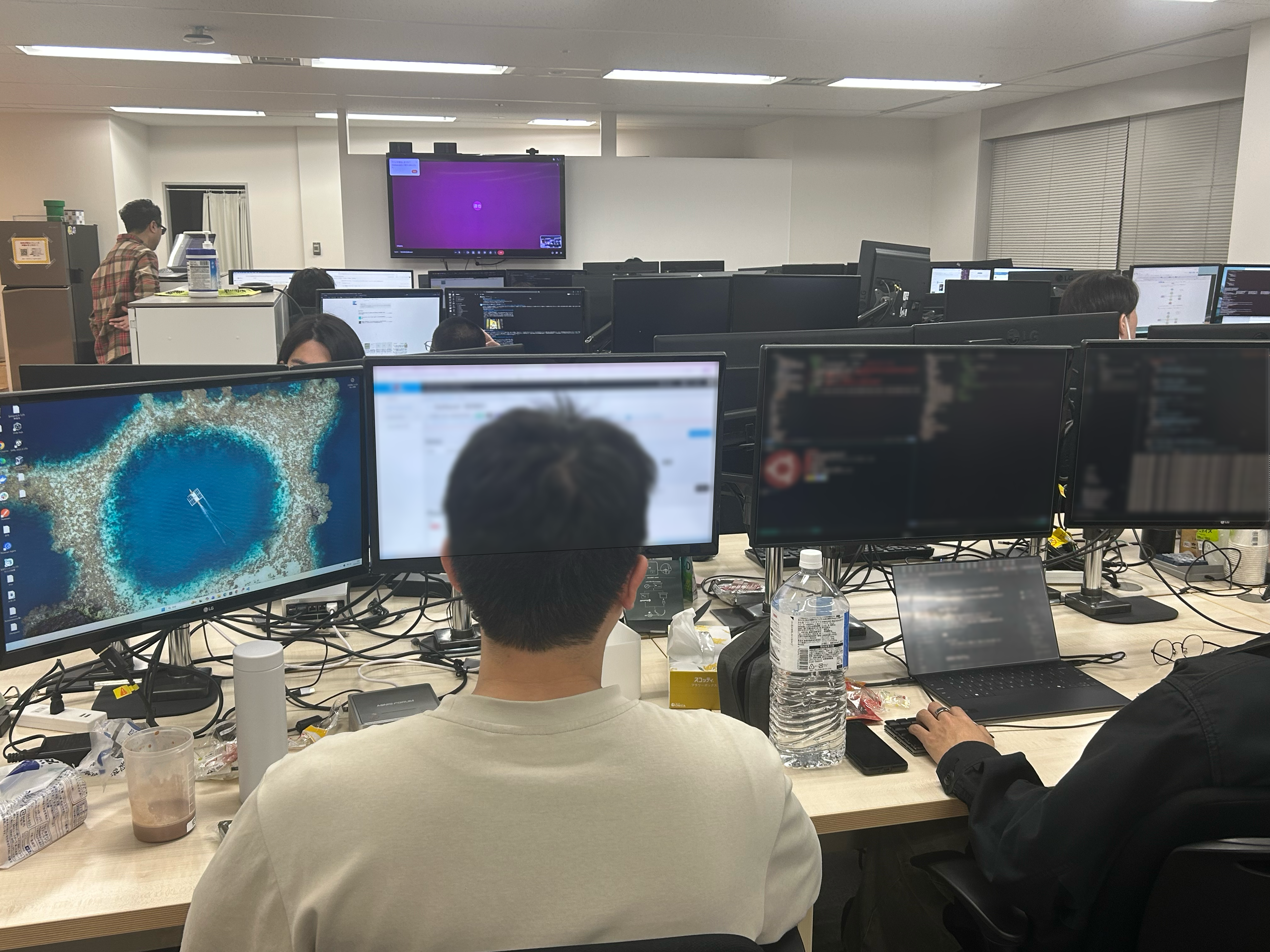 安孫子くんが業務に取り組んでいる様子